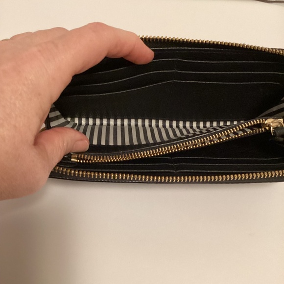 Kate Spade black full zip wallet, EUC - Picture 4 of 7